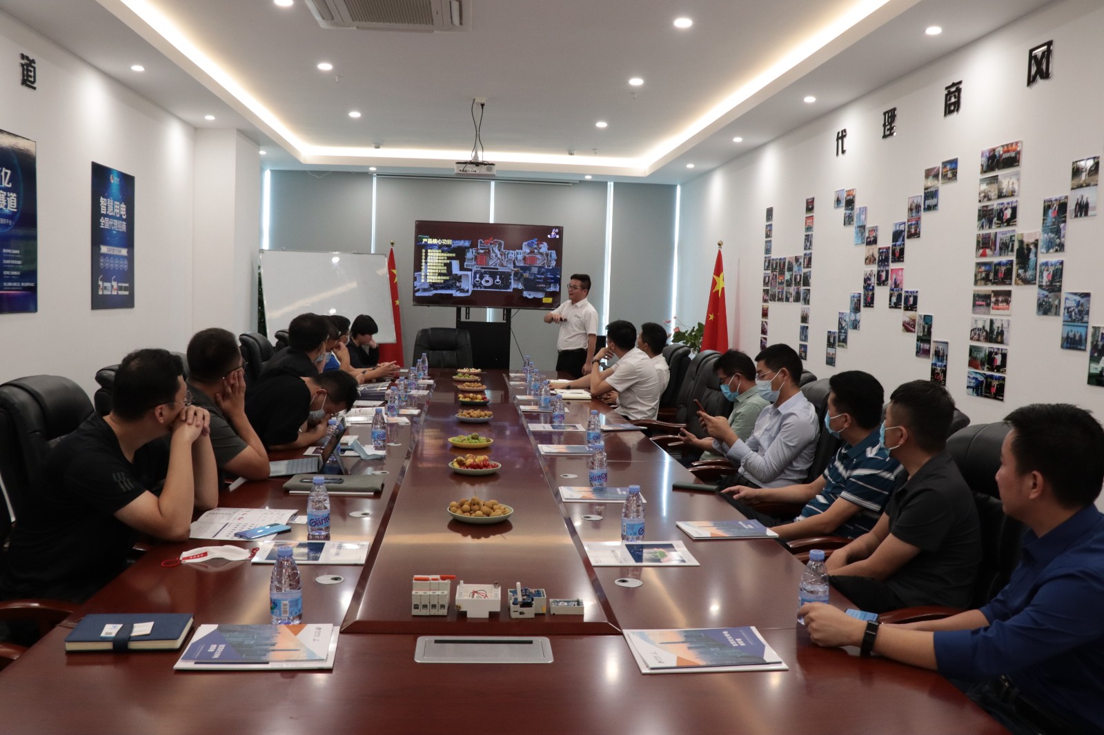 新奥能源集团领导一行莅临开云app登录入口科技参观指导