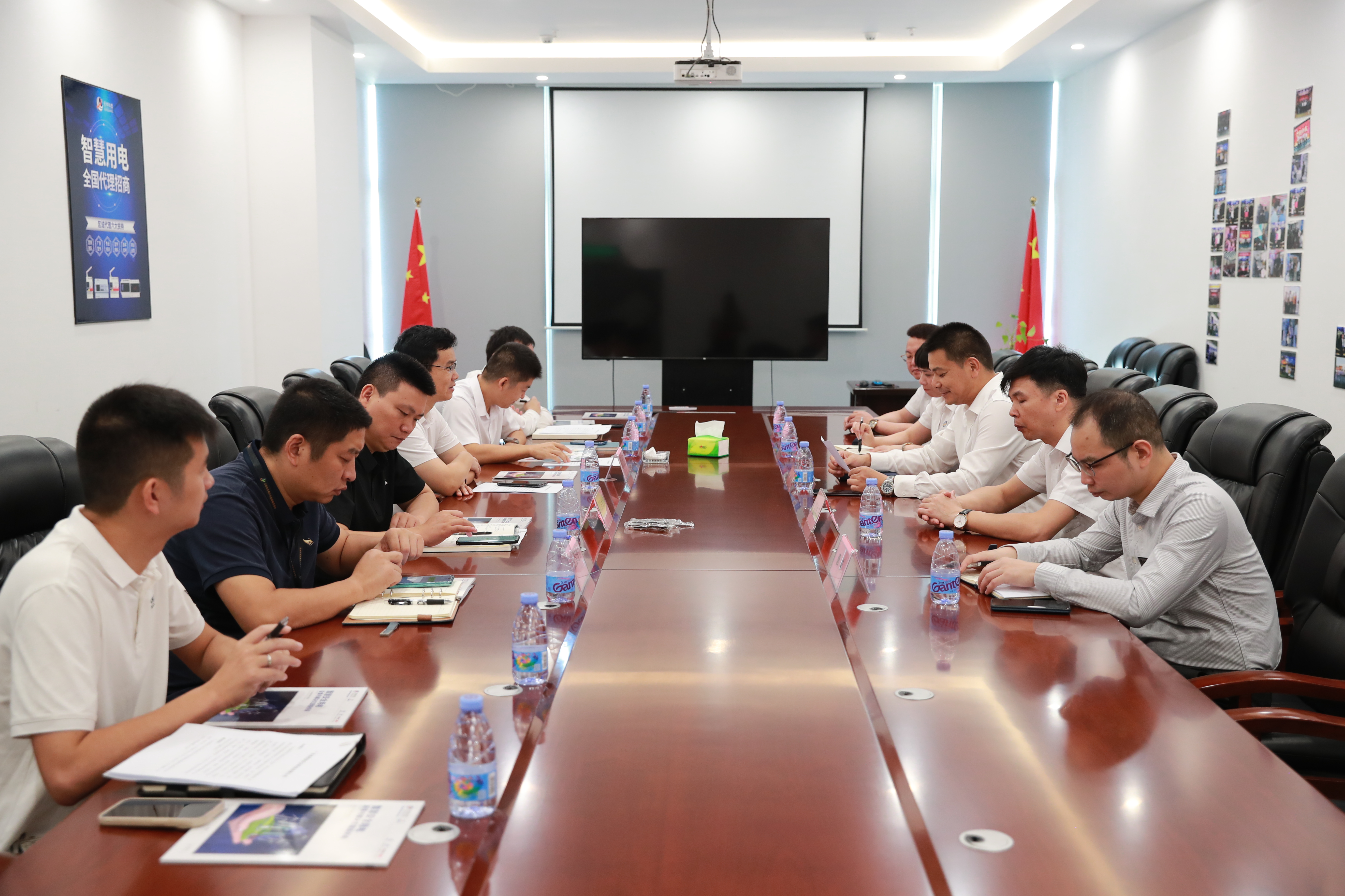 深圳市光明区凤凰街道党工委领导走访开云app登录入口科技
